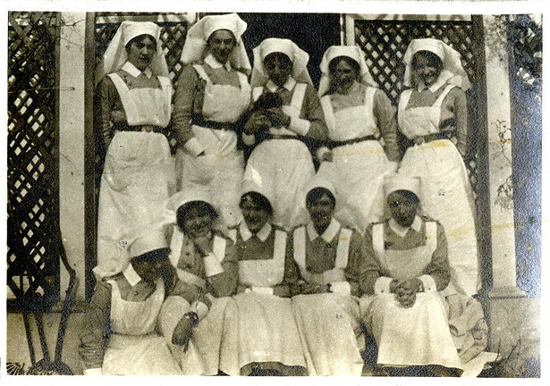 Grace Waters photograph of nurses in the First World War.
