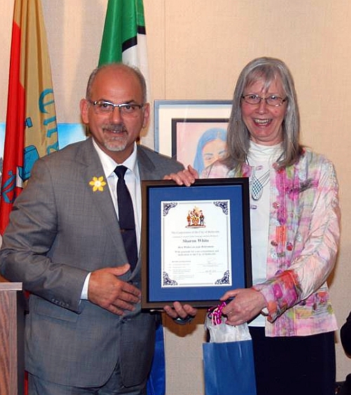 Mayor Taso Christopher and former archivist Sharon White.