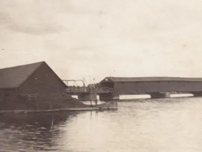 Photograph of a covered bridge.