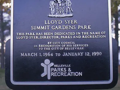 Plaque honouring Lloyd Syer.