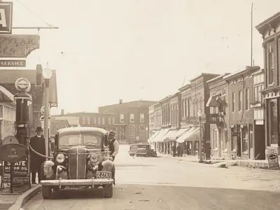 Old car on Mill Street in Stirling.