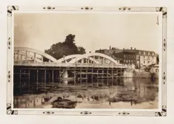 Double-arched bridge.
