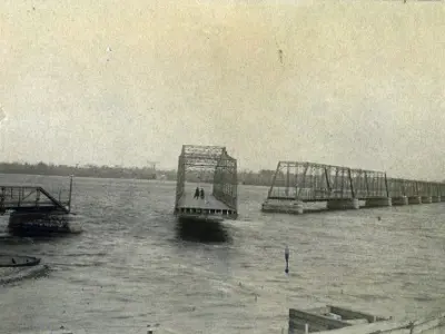 Swing-bridge opening.